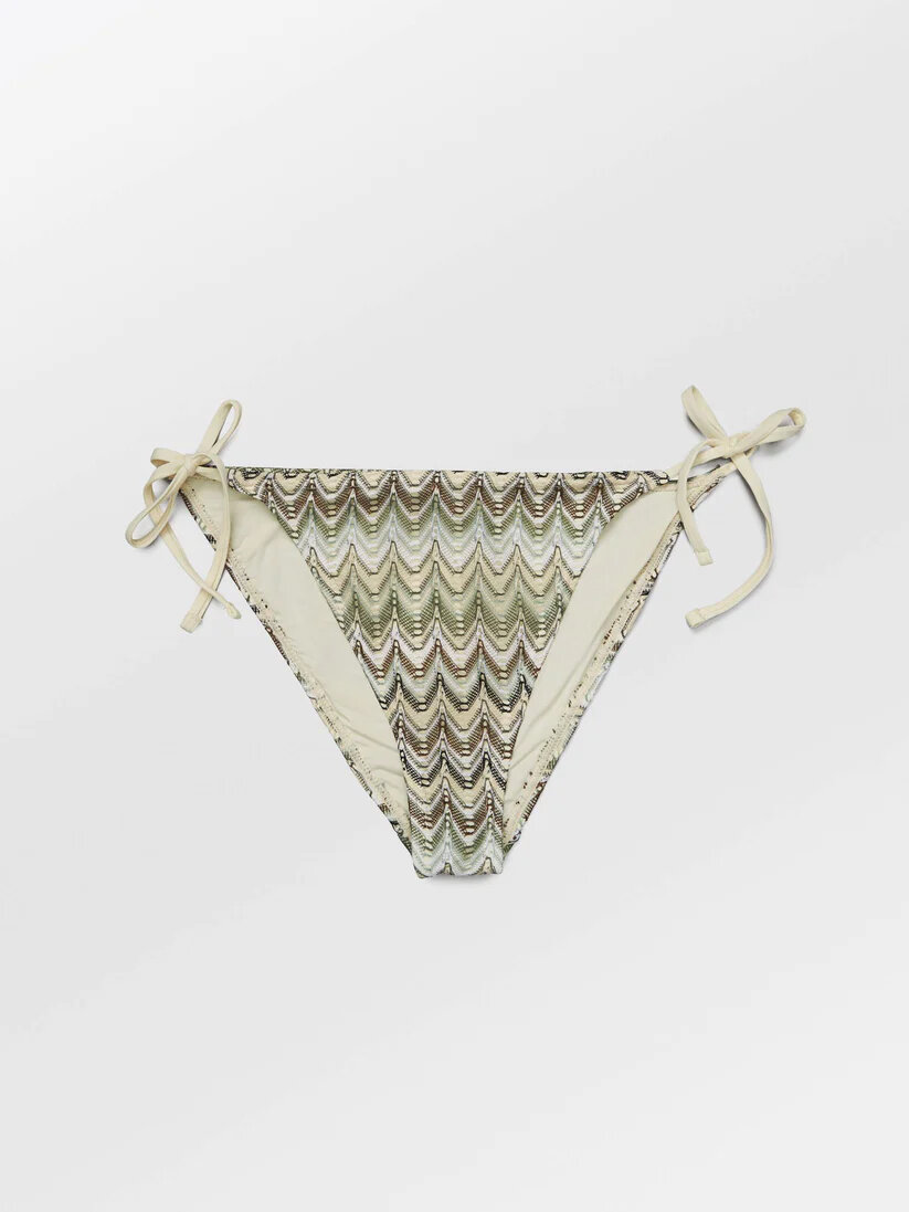 Amber Baila Bikini Tanga